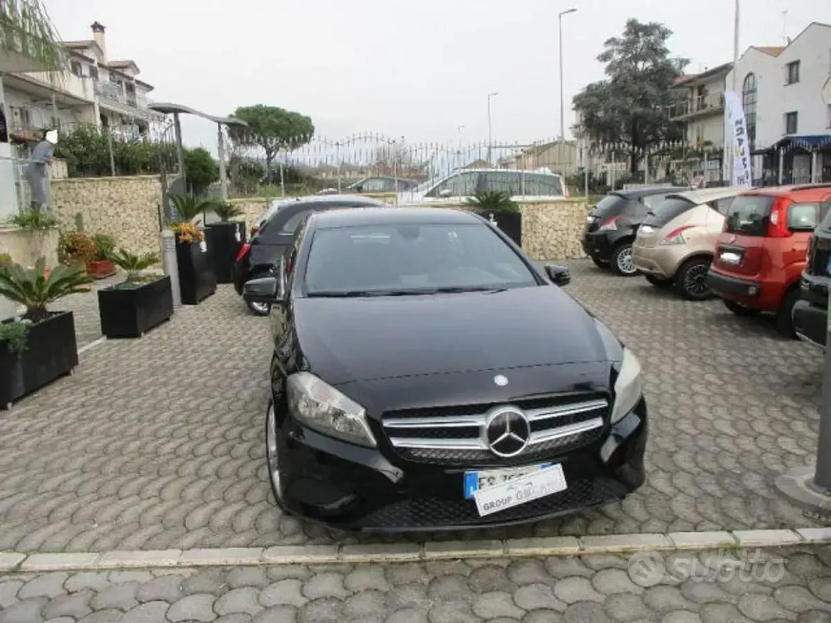 Usata Mercedes A180 109 CV (80 kW) 2015 Nero Utilitaria