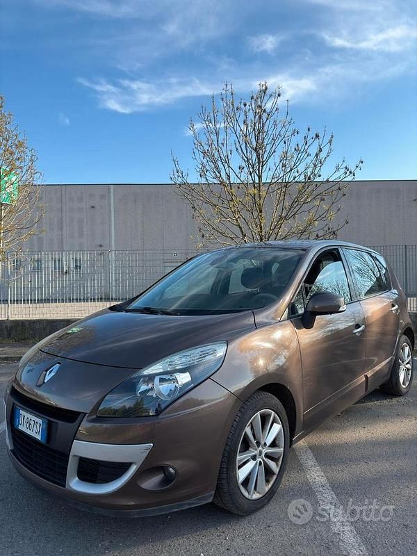 Usata Renault Scénic III 110 CV (80 kW) 2009 Marrone Monovolume