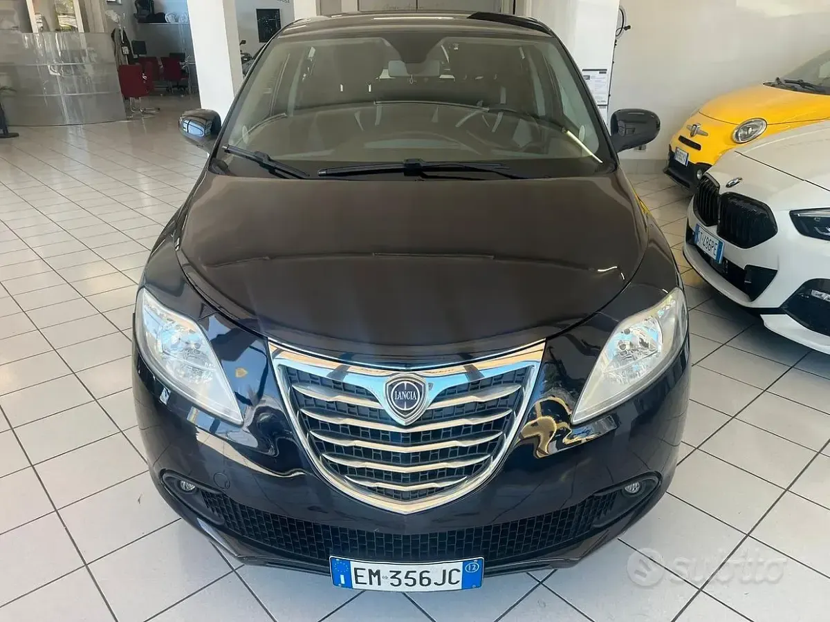 Usata Lancia Ypsilon Silver 69 CV (50 kW) 2012 Nero Utilitaria