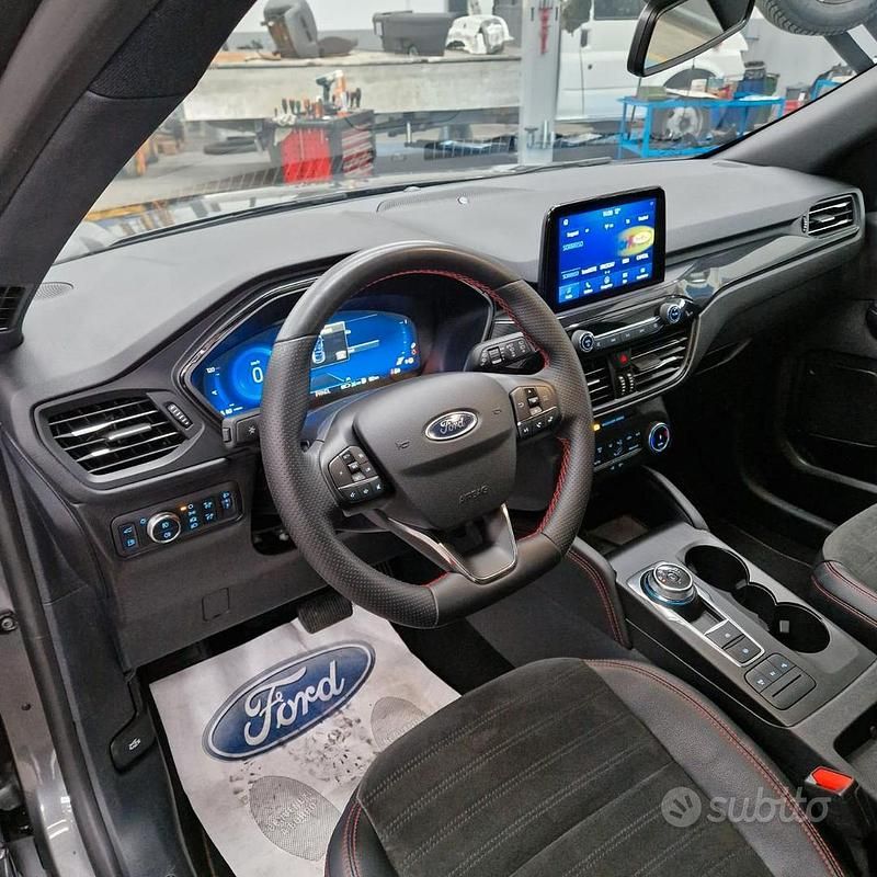 Usata Ford Kuga 152 CV (111 kW) 2023 Grigio SUV