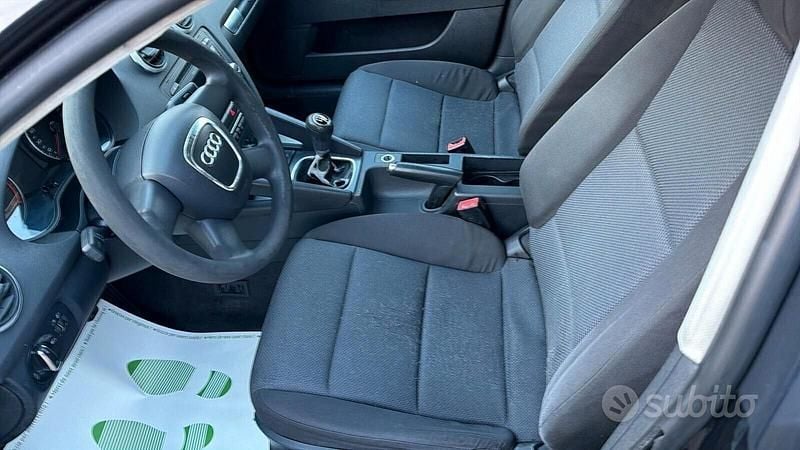 Usado Audi A3 Ambiente 105 CV (77 kW) 2010 Negro Utilitario