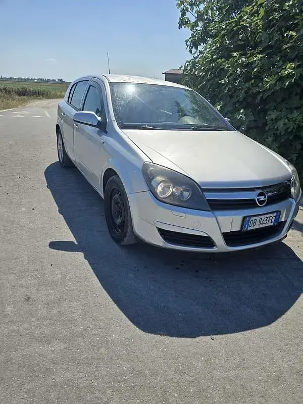 Usata Opel Astra Edition 101 CV (74 kW) 2001