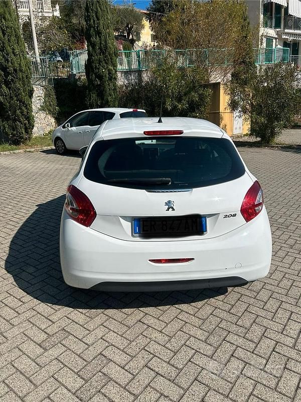 Gebraucht Peugeot 208 82 PS (60 kW) 2013 Weiß Kleinwagen
