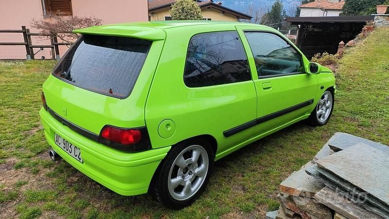 Usata Renault Clio 135 CV (99 kW) 1995 Verde Utilitaria