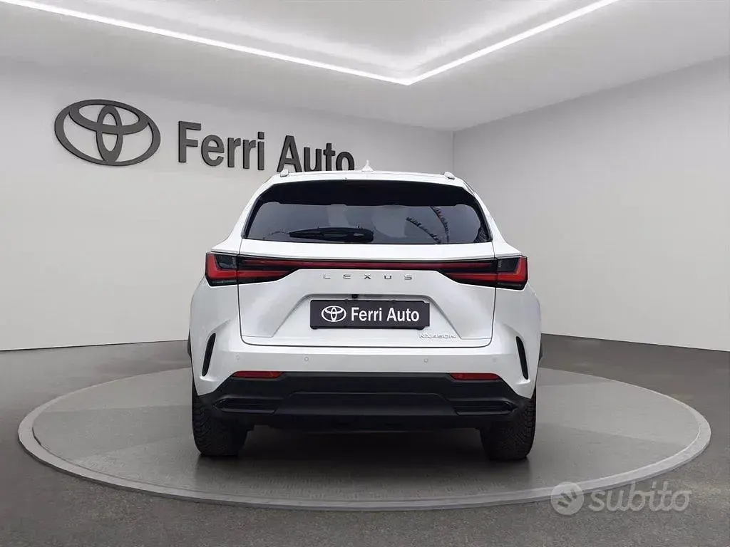 Usata Lexus NX450h+ 309 CV (227 kW) 2023 Bianco SUV