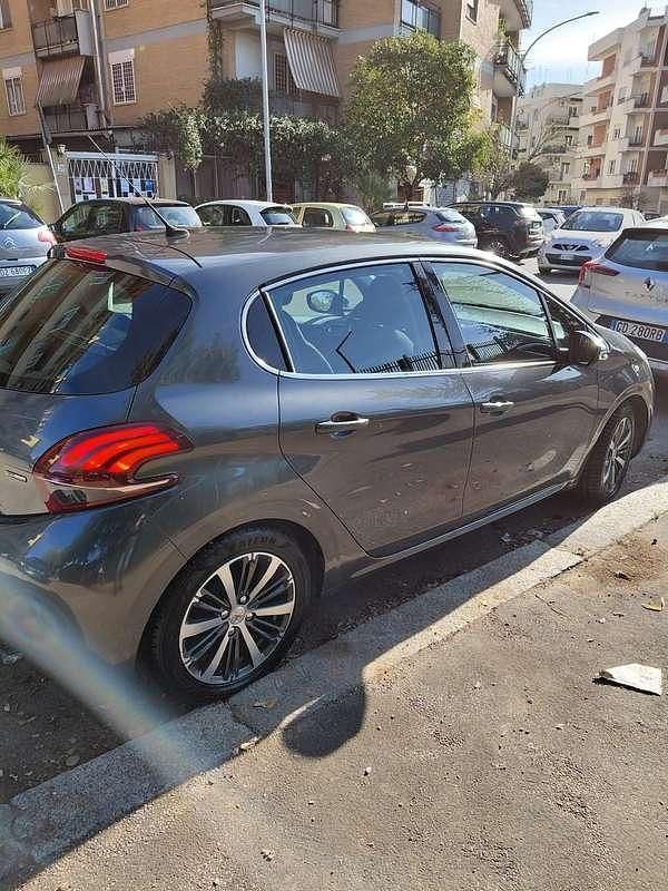 Usata Peugeot 208 Allure 82 CV (60 kW) 2016 Utilitaria