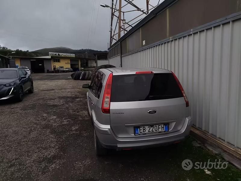 Usata Ford Fusion Titanium 80 CV (58 kW) 2010 Grigio Utilitaria