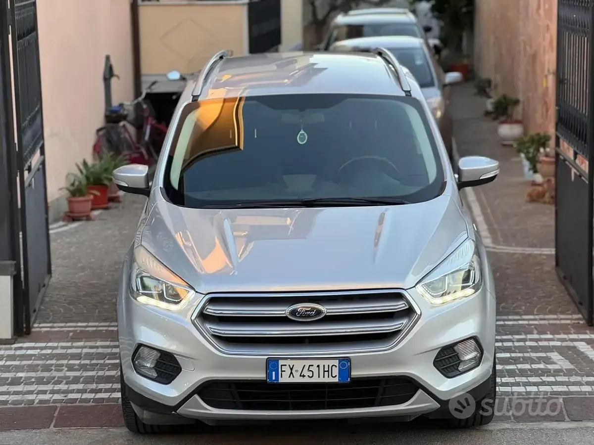 Usata Ford Kuga Business Edition 120 CV (88 kW) 2019 Grigio SUV