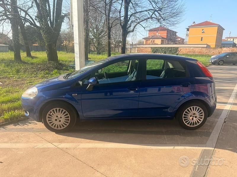 Usata Fiat Grande Punto Active 65 CV (47 kW) 2007 Blu Utilitaria