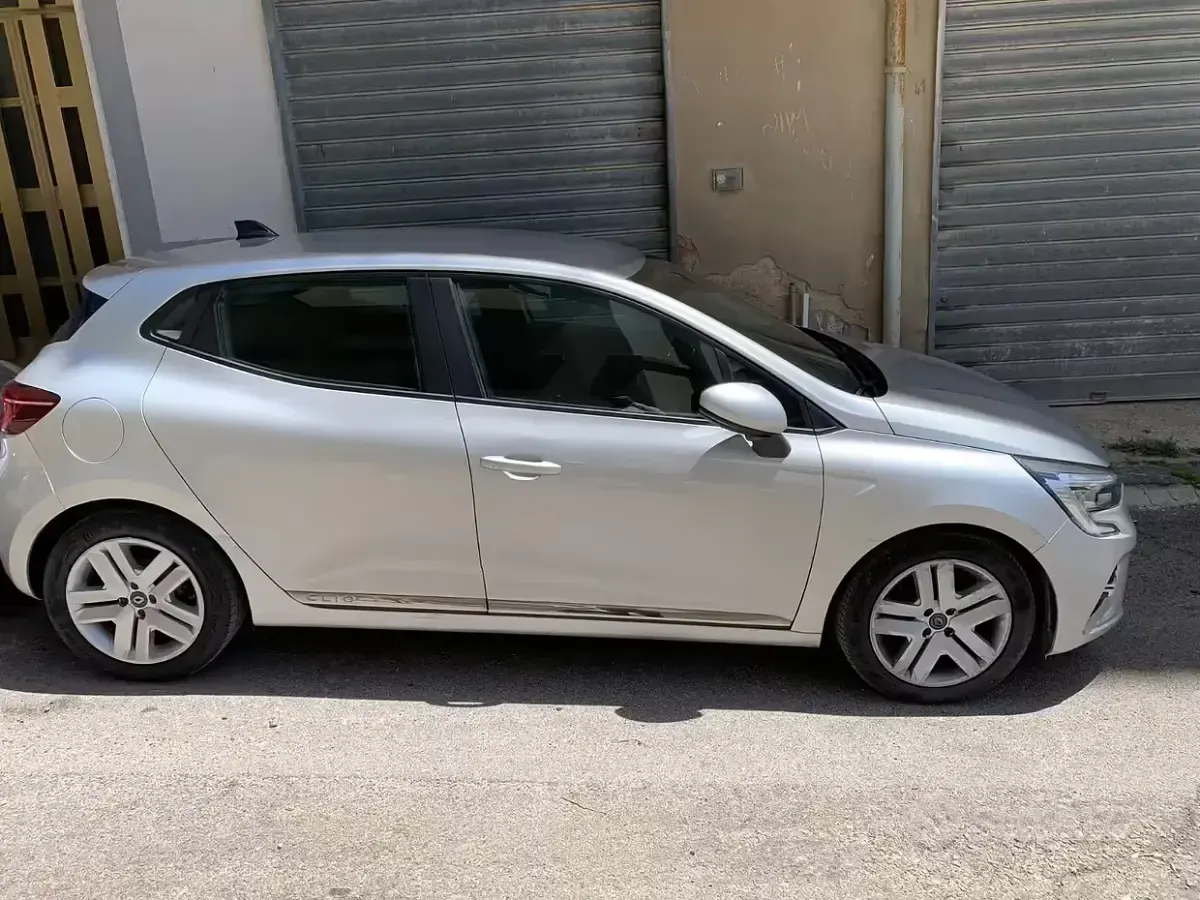 Usata Renault Clio V 101 CV (74 kW) 2019 Grigio Berlina