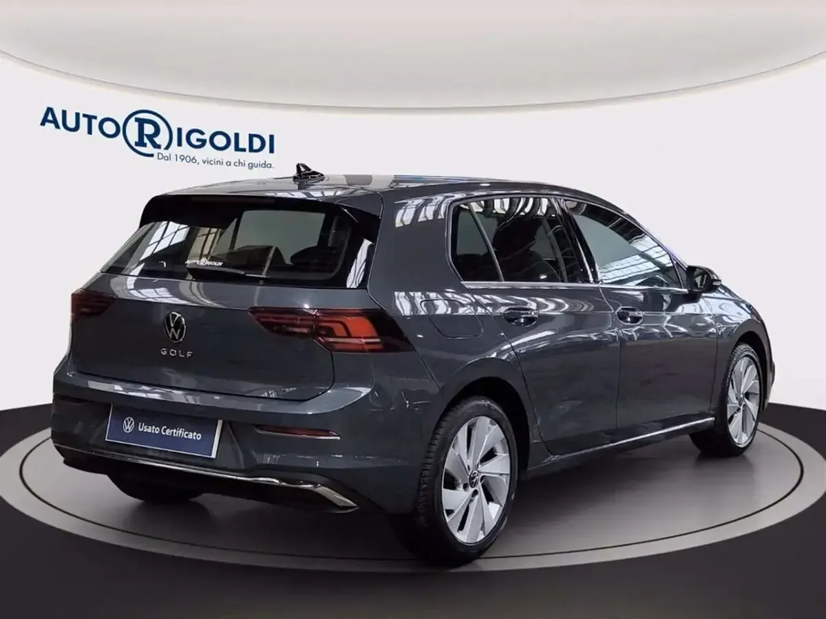 Usata VW Golf VIII Style 150 CV (110 kW) 2025 Dolphin grey metallizzato Berlina