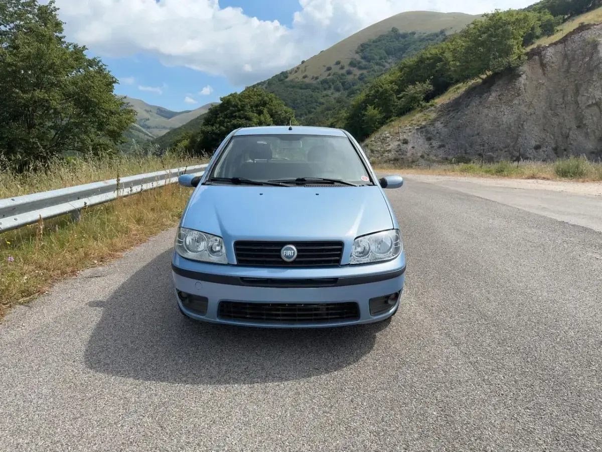 Usata Fiat Punto Dynamic 69 CV (50 kW) 2004 Utilitaria