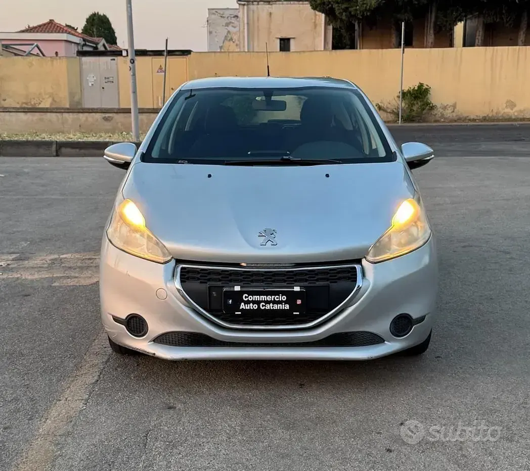 Usata Peugeot 208 68 CV (50 kW) 2013 Utilitaria