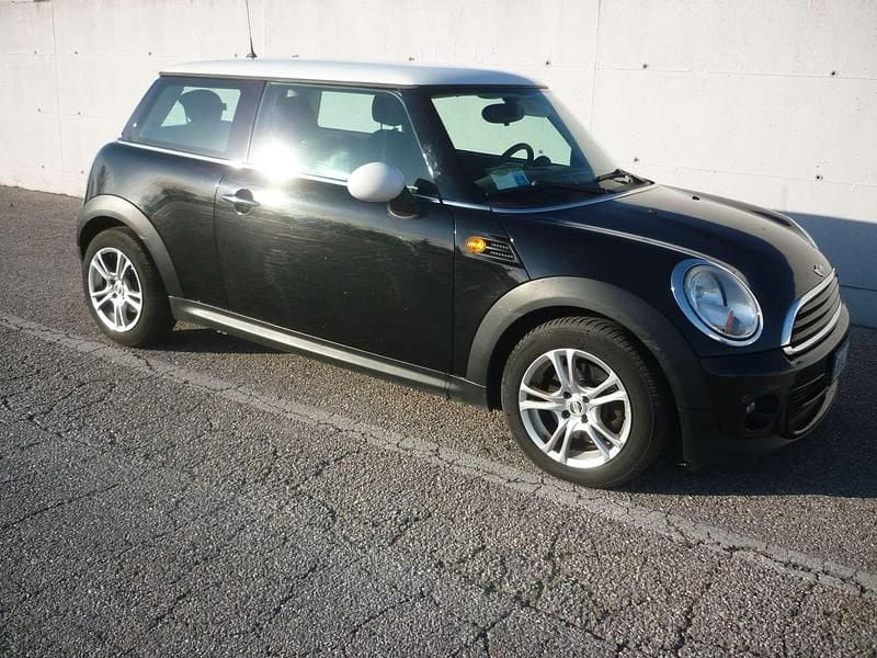 Usata Mini ONE 75 CV (55 kW) 2011 Nero Utilitaria