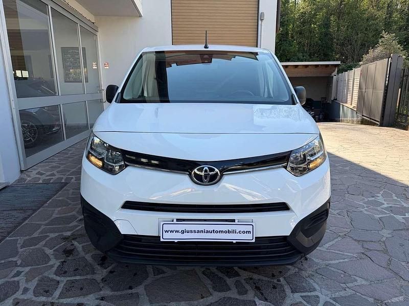 Usata Toyota Proace City Active 110 CV (80 kW) 2022 Bianco Monovolume