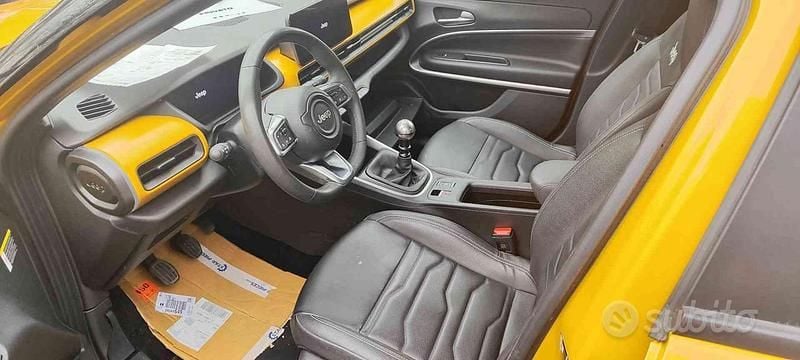 Usata Jeep Avenger Summit 101 CV (74 kW) 2023 Rosso pastello SUV
