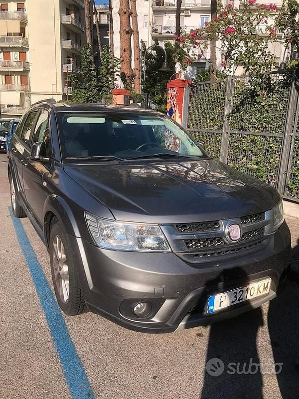 Usata Fiat Freemont 140 CV (102 kW) 2011 Grigio SUV