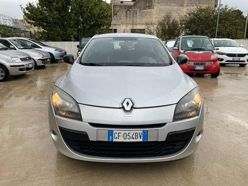 Usata Renault Mégane GrandTour 110 CV (80 kW) 2011 Argento Station wagon