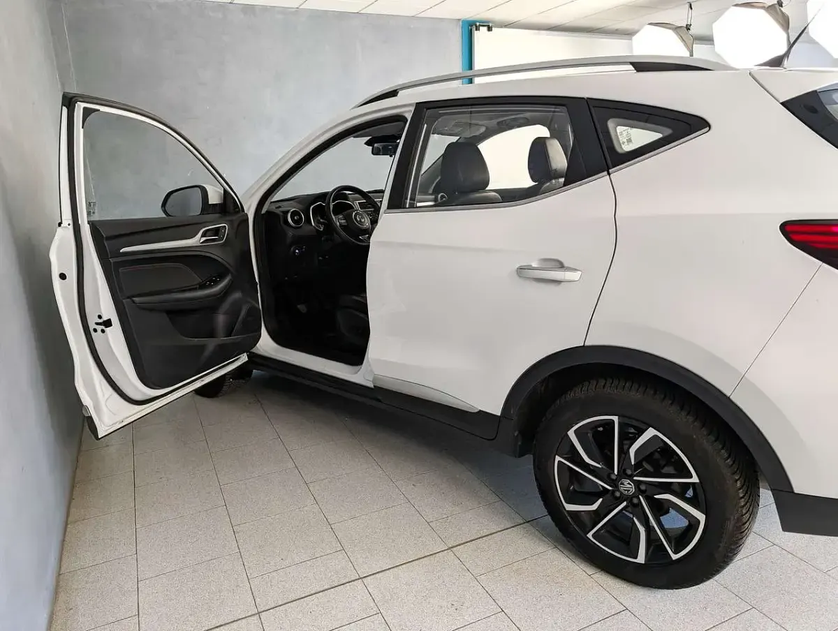 Usata MG ZS Luxury 111 CV (81 kW) 2023 Bianco SUV