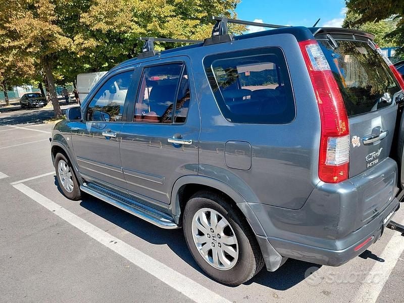 Usata Honda CR-V LS 140 CV (102 kW) 2005 Grigio SUV
