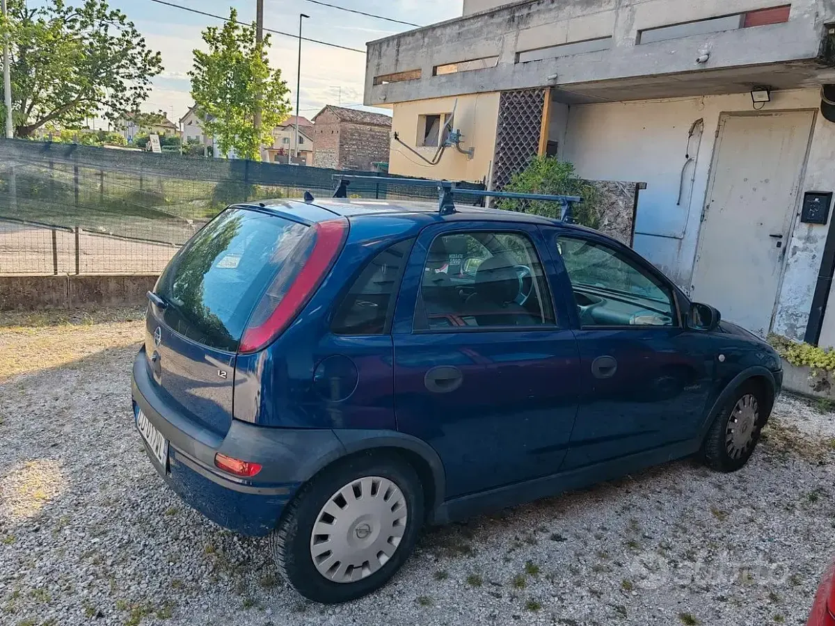 Usata Opel Corsa 75 CV (55 kW) 2002 Blu Utilitaria