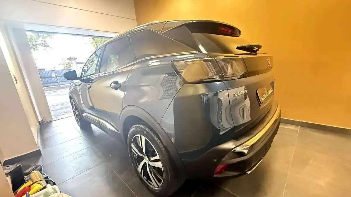 Usata Peugeot 3008 GT 131 CV (96 kW) 2022 Blue celebes metallizzato SUV