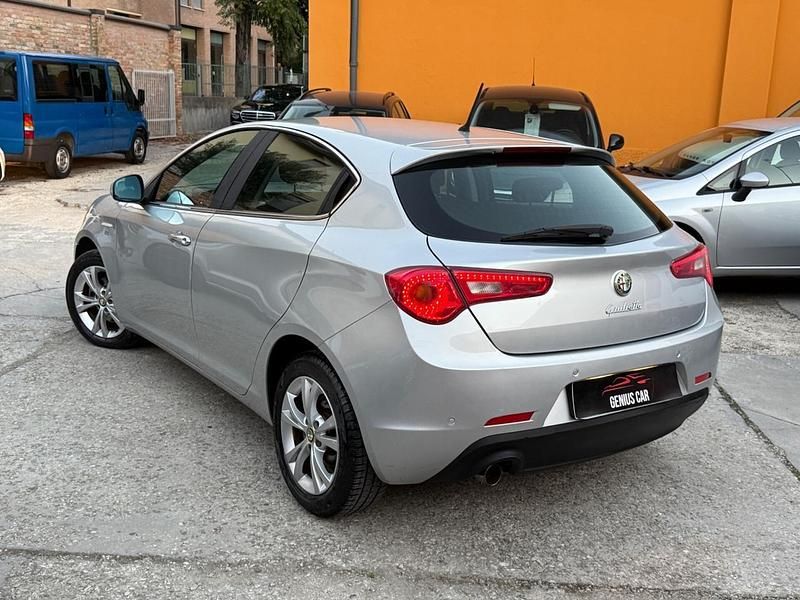 Usata Alfa Romeo Giulietta Distinctive 120 CV (88 kW) 2010 Grigio Utilitaria