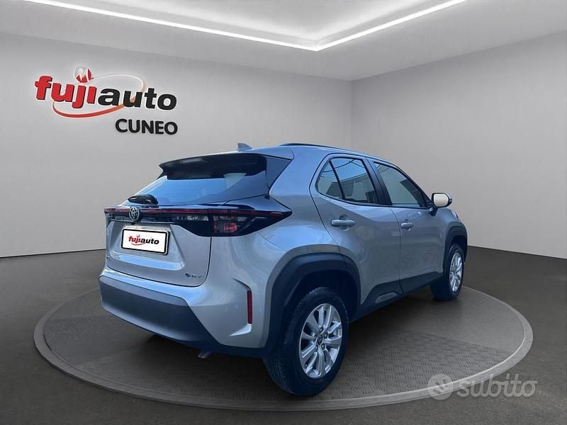 Usata Toyota Yaris Cross Active 116 CV (85 kW) 2025 Grigio SUV