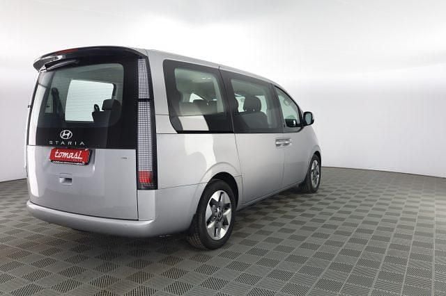Usata Hyundai Staria 177 CV (130 kW) 2023 Shimmering silver Monovolume