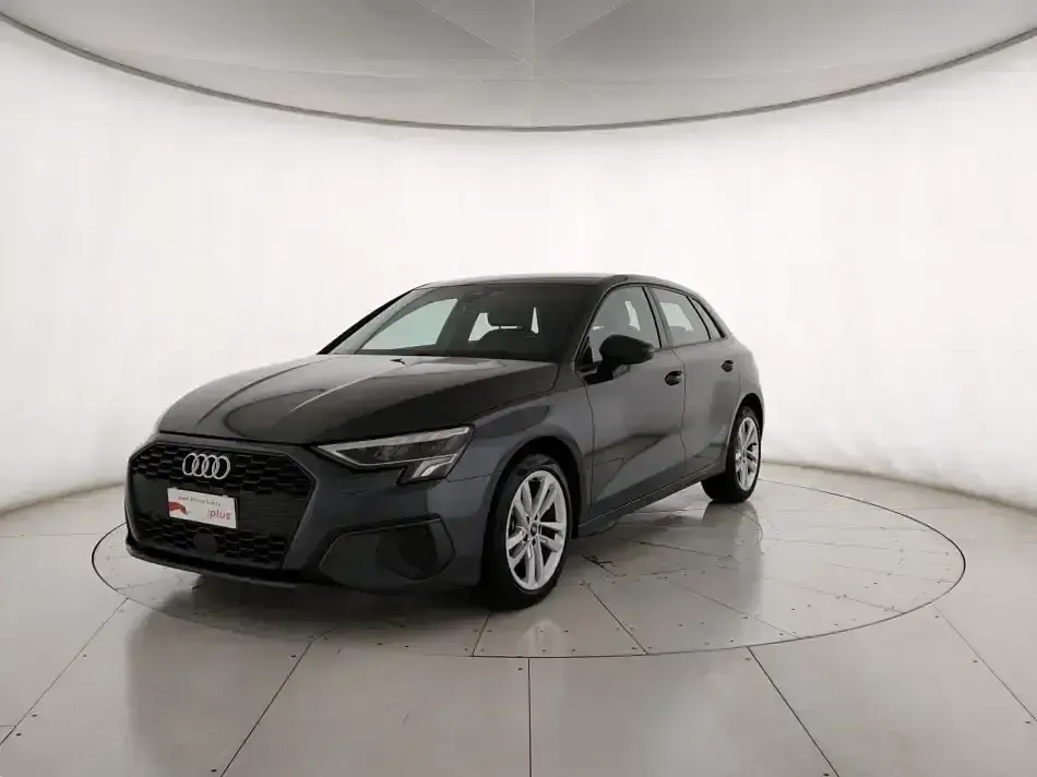 Begagnad Audi A3 Business 150 HK (110 kW) 2022 Sedan