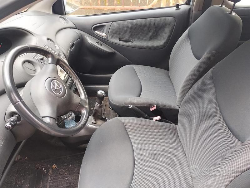 Usata Toyota Yaris 2005 Verde Berlina