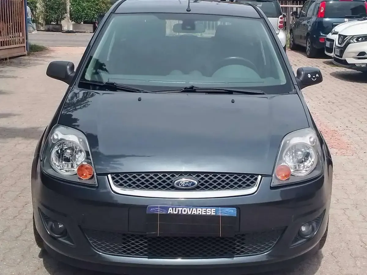 Usata Ford Fiesta Ghia 75 CV (55 kW) 2006 Grigio Utilitaria