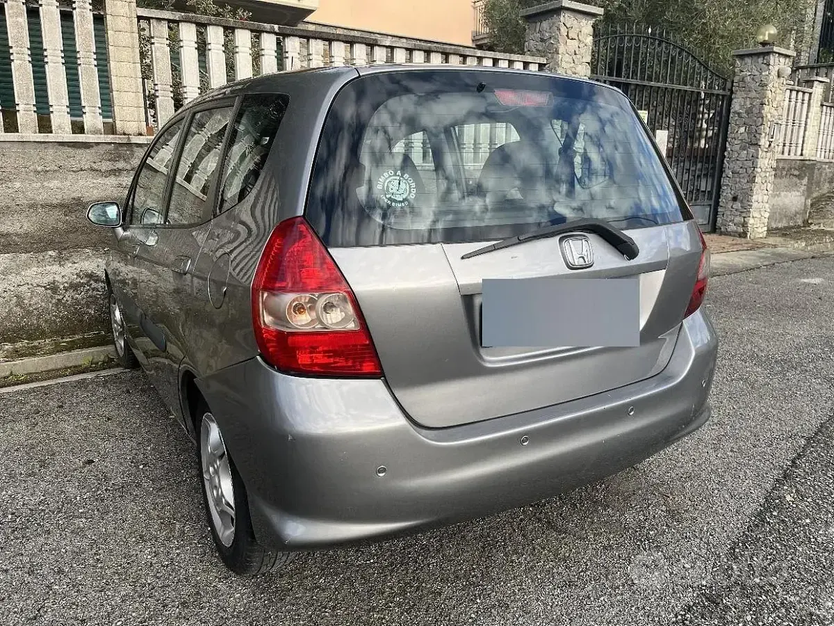 Usata Honda Jazz 78 CV (57 kW) 2006 Grigio Utilitaria