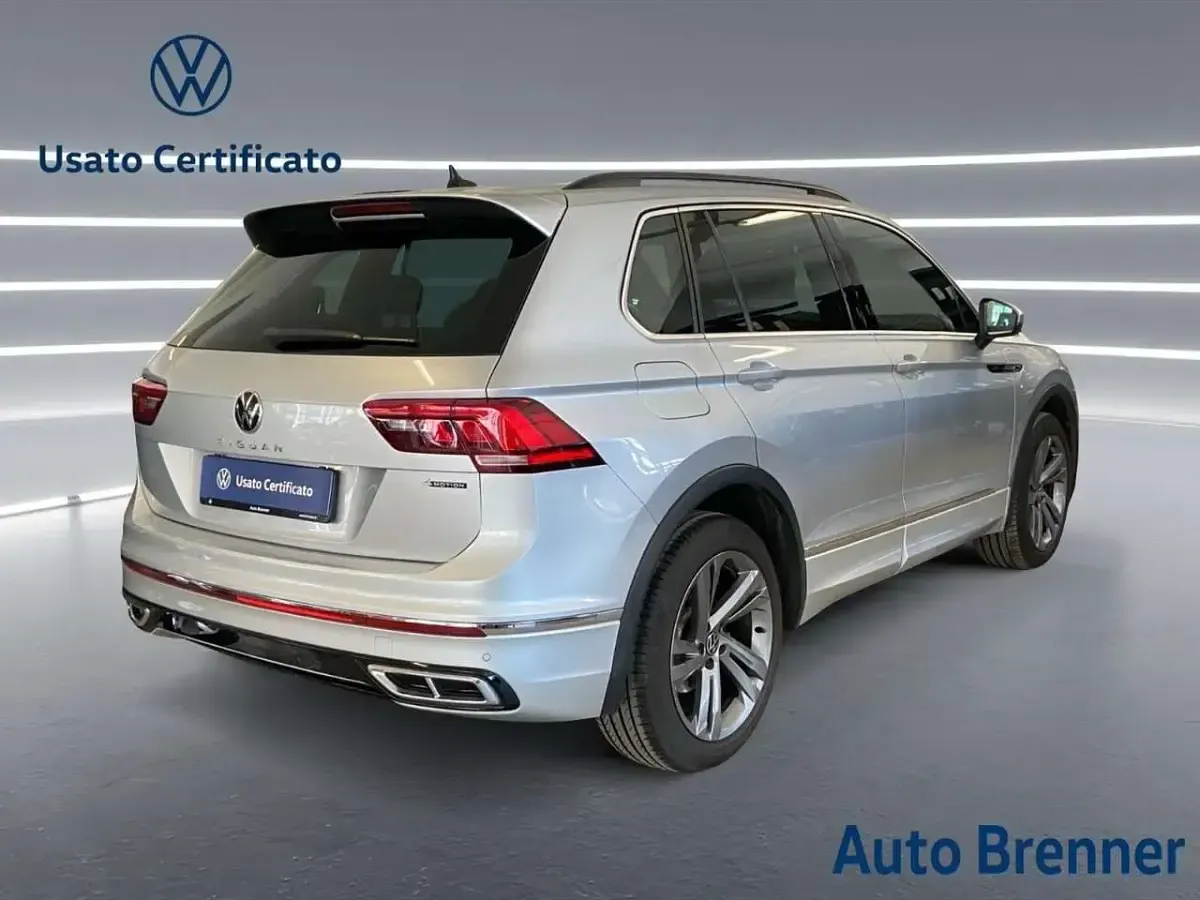 Usata VW Tiguan R-line 200 CV (147 kW) 2021 Argento met SUV