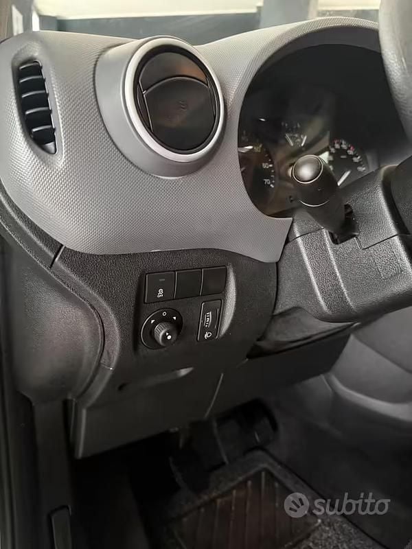 Usata Peugeot Partner Tepee Access 75 CV (55 kW) 2018 Bianco Monovolume