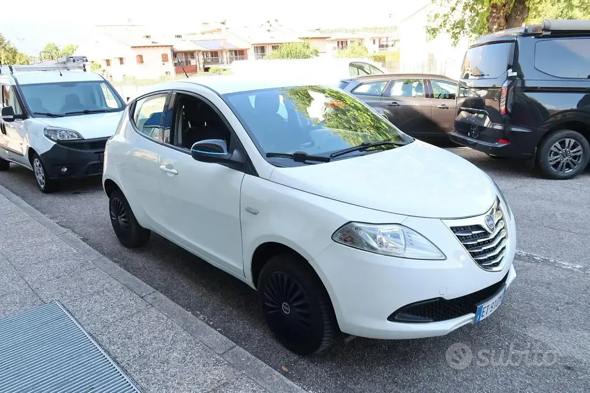 Usata Lancia Ypsilon 80 CV (58 kW) 2013 Bianco Utilitaria
