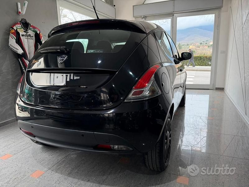 Usata Lancia Ypsilon 70 CV (51 kW) 2019 Nero Utilitaria
