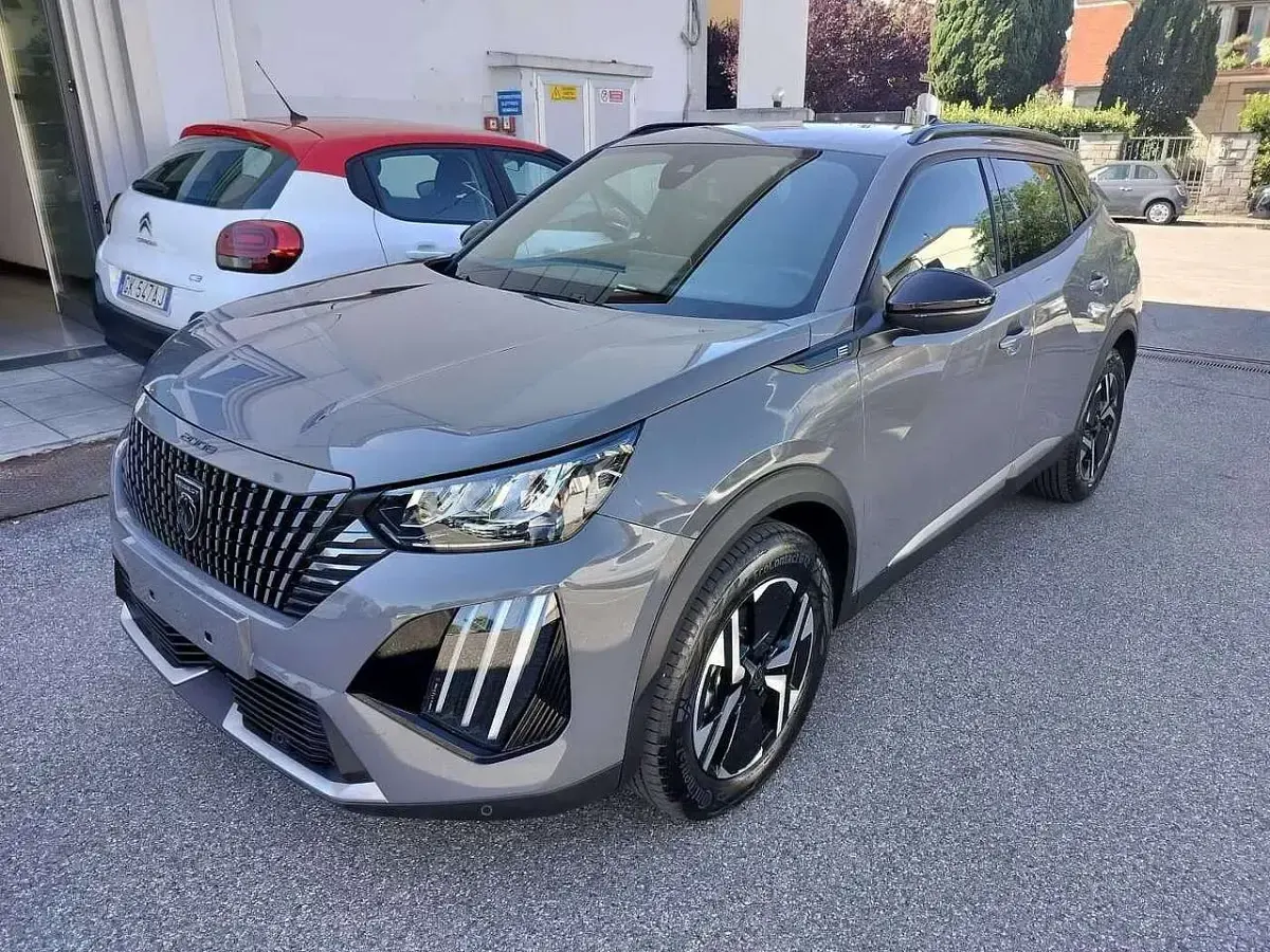 Nuova Peugeot e-2008 Allure 56 kW (77 CV) 2026 Grigio SUV