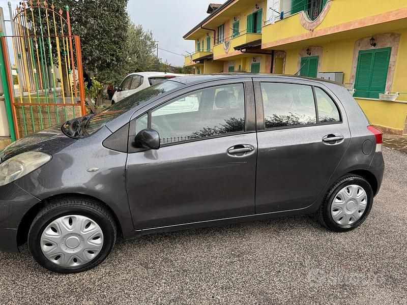 Usata Toyota Yaris 2010 Grigio Utilitaria