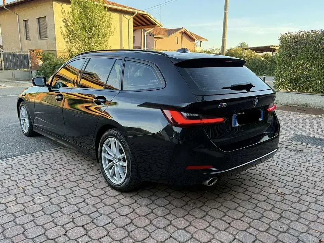 Usata BMW 318 Sport Line 150 CV (110 kW) 2023 Nero Station wagon