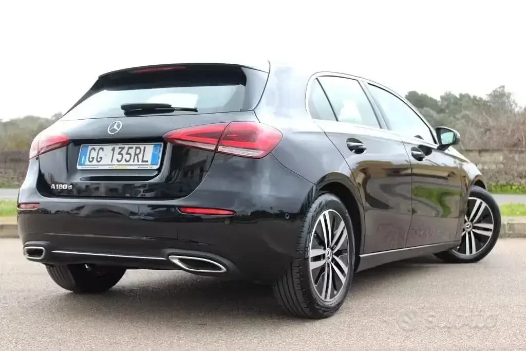 Usata Mercedes A180 116 CV (85 kW) 2021 Nero Berlina
