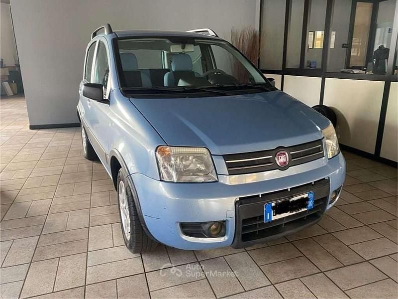 Usata Fiat Panda Climbing 60 CV (44 kW) 2009 Blu Utilitaria