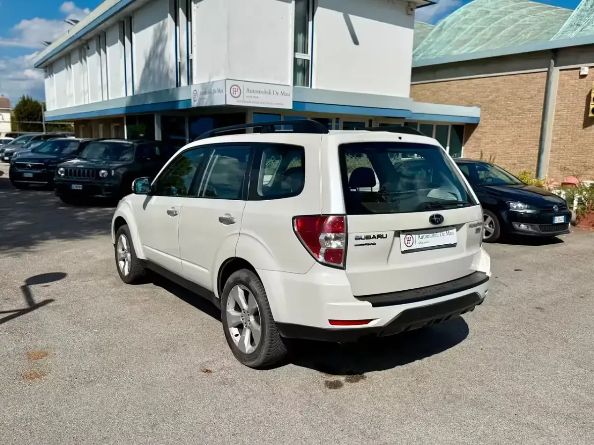 Usata Subaru Forester Trend 147 CV (108 kW) 2012 Bianco SUV