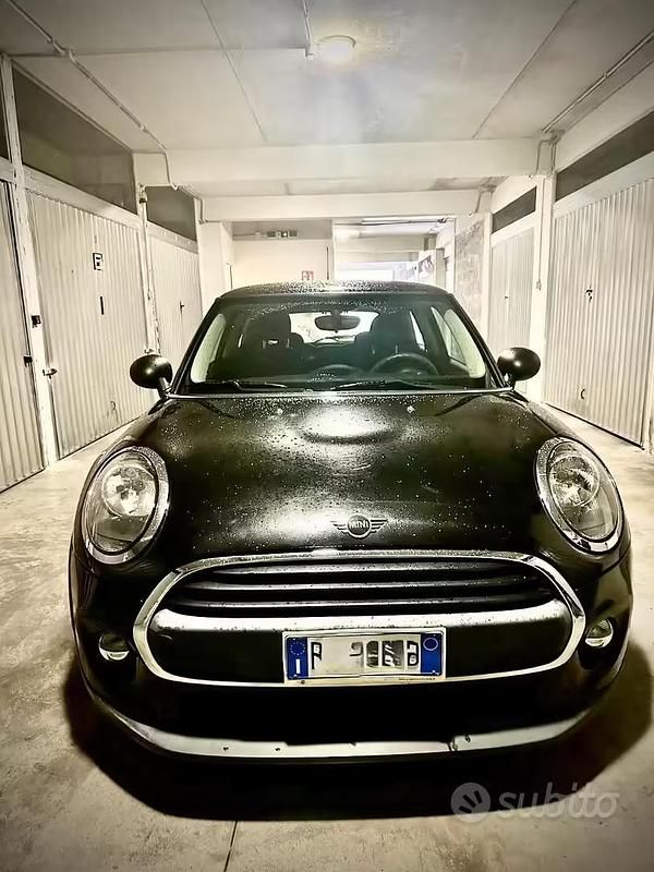 Begagnad Mini ONE 102 HK (75 kW) 2018 Svart Halvkombi