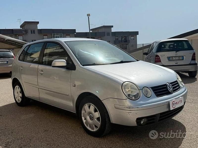 Usata VW Polo Trendline 75 CV (55 kW) 2004 Grigio Utilitaria