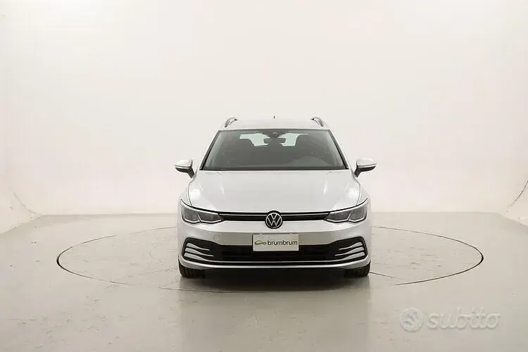 Usata VW Golf VIII Life 116 CV (85 kW) 2021 Argento Station wagon