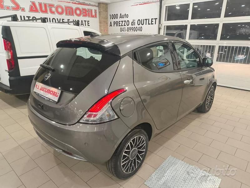 Usata Lancia Ypsilon S 69 CV (50 kW) 2024 Grigio Utilitaria