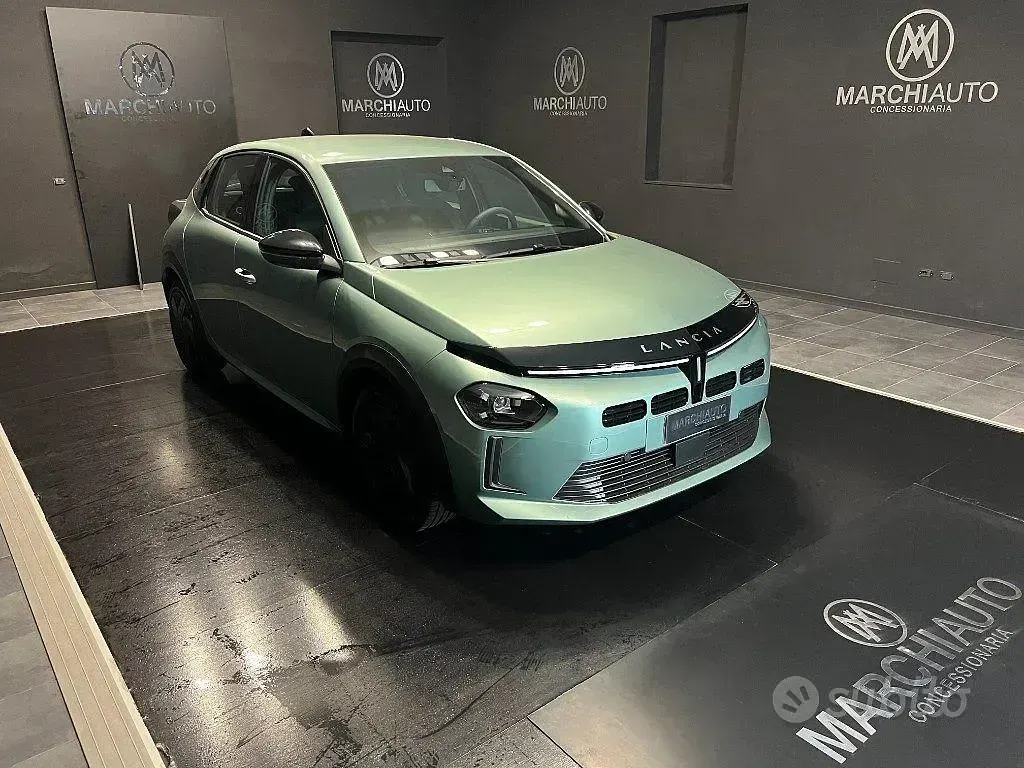 Usata Lancia Ypsilon 101 CV (74 kW) 2024 Verde Utilitaria