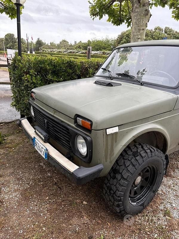 Usata Lada niva 80 CV (58 kW) 2000 Verde SUV