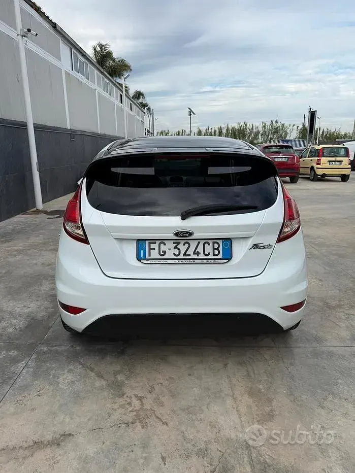 Usado Ford Fiesta 95 HP (69 kW) 2016 Branco Citadino